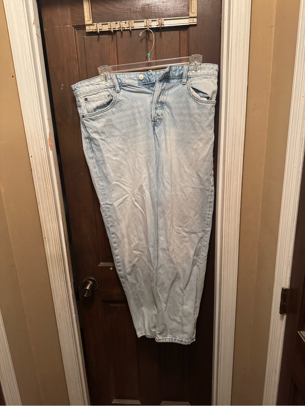 Women’s Size 34 Light Wash Zara High-Rise Mom Jeans